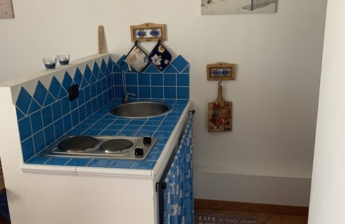 Porto Pino Appartement | Bel appartement de deux pièces dans une villa climatisée