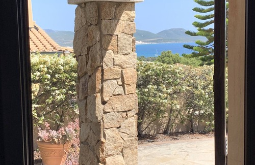 Porto Pino Appartement | Bel appartement de deux pièces dans une villa climatisée