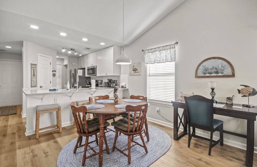 Pawleys Island Copropriété | Condo donnant sur le parcours de golf, à côté de la piscine, à quelques minutes de la plage