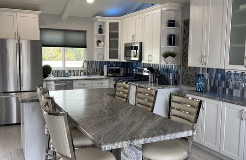 Biltmore Courts Copropriété | Beautiful upstairs 2-bedroom condo, sleeps 4 and is near the Biltmore Hotel.