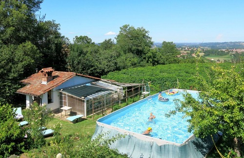 San Damiano dʼAsti Villa | Maison de vacances avec WIFI, piscine, TV, patio, animaux admis, vue panoramique, parking