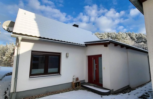 Unterwellenborn Maison | Beautiful vacation home with a view of the countryside and close to the outdoor pool