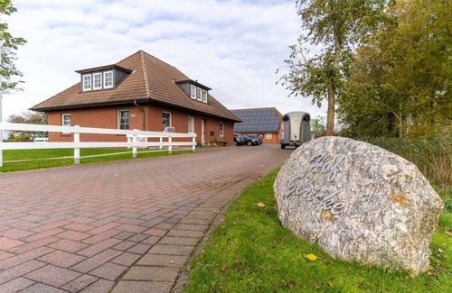Toenning Appartement | Beautiful vacation apartment on a horse farm on the edge of the harbor town of Tönning