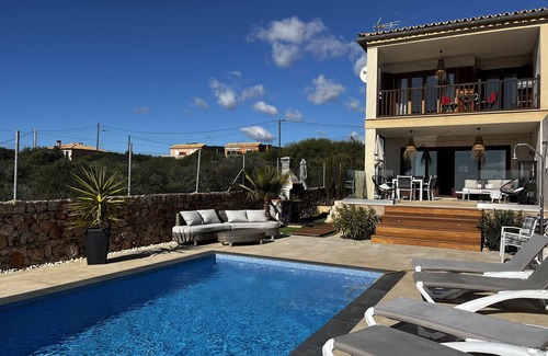 Vallgornera Maison | Beautiful vacation home with sea view for 7 people
