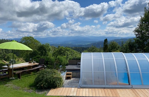 Kollnburg Maison | Beautiful vacation home with heated pool & infrared sauna - panoramic views