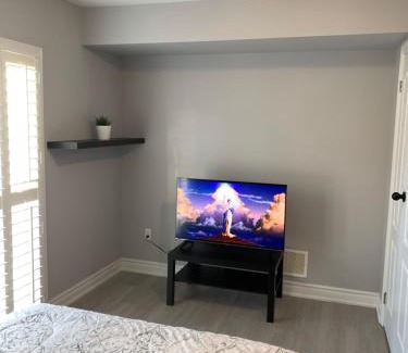 Meadowvale Village Maison | Beautiful Vacation Home near Toronto Airport