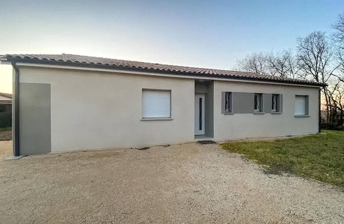 Montcabrier Maison | Beautiful vacation home with pool on the edge of the forest.