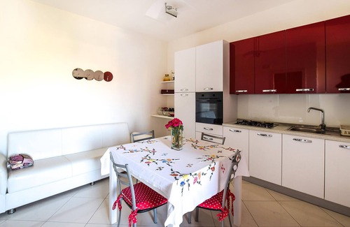 Aradeo Appartement | Beautiful vacation home with common courtyard and bar area.