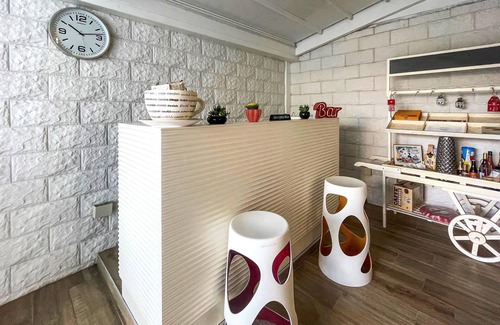 Aradeo Appartement | Beautiful vacation home with common courtyard and bar area.