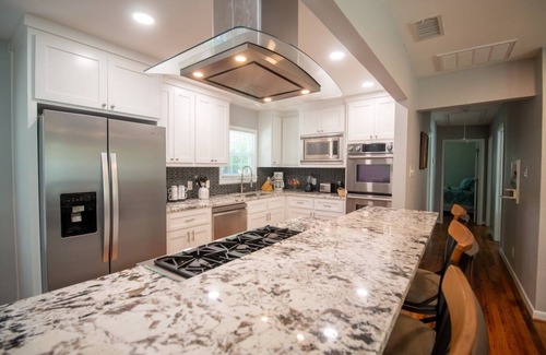 Canton Maison | Beautiful Vacation/Retreat Home in the Heart of Historical Downtown Canton