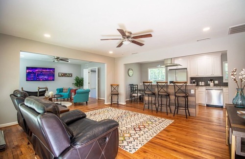 Canton Maison | Beautiful Vacation/Retreat Home in the Heart of Historical Downtown Canton