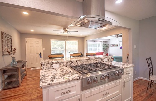 Canton Maison | Beautiful Vacation/Retreat Home in the Heart of Historical Downtown Canton