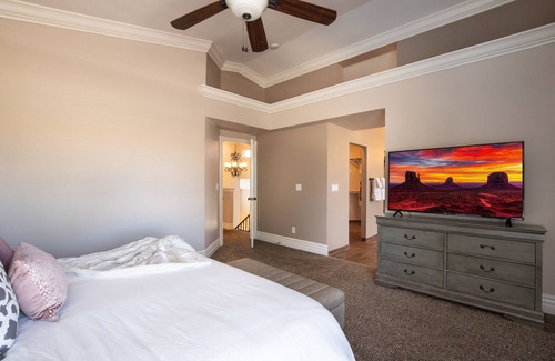 Val Vista Lakes Maison | NEW LISTING! RESORT HOME + HOT TUB + POOL + 6 BEDS