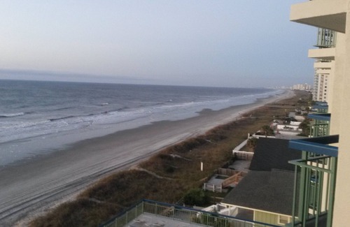 Cherry Grove Beach Copropriété | De belles vues vous attendent dans cette station balnéaire familiale et calme