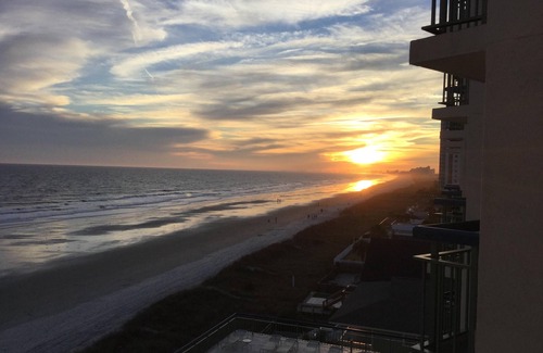 Cherry Grove Beach Copropriété | De belles vues vous attendent dans cette station balnéaire familiale et calme