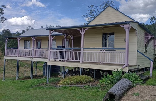 Moorang Cottage | Beautiful views in a country farm setting