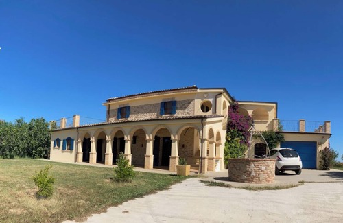 Marciano Villa | Belle villa et piscine spa à proximité de la mer avec des vues spectaculaires. Wifi gratuit