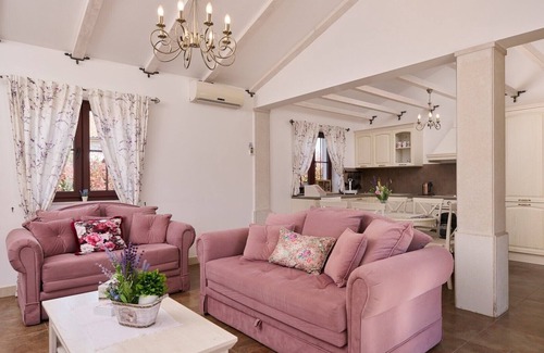 Cancini Villa | Beautiful Villa Bellissima with a pool