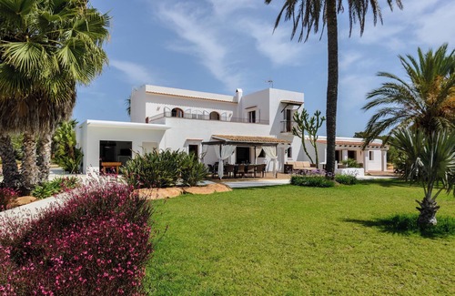 Es Canar Villa | Belle villa "Can Cosmi" avec Wi-Fi, piscine, terrasses, jardin et balcon