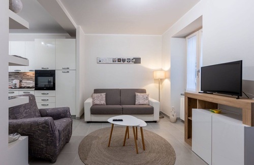 Mergozzo Maison | Belle maison de vacances pour 4 personnes avec WIFI, TV, balcon et animaux admis