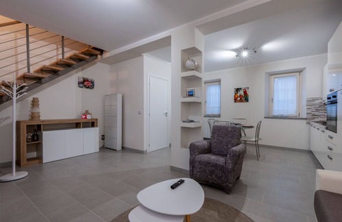 Mergozzo Maison | Belle maison de vacances pour 4 personnes avec WIFI, TV, balcon et animaux admis