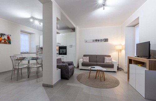 Mergozzo Maison | Belle maison de vacances pour 4 personnes avec WIFI, TV, balcon et animaux admis