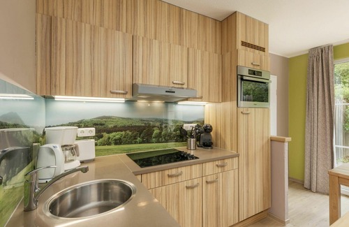 Medebach Maison | Agréable appartement pour 6 personnes avec bain à remous, WIFI, piscine, TV et parking