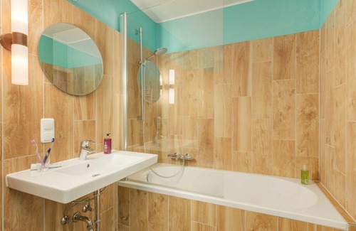 Medebach Maison | Agréable appartement pour 6 personnes avec bain à remous, WIFI, piscine, TV et parking