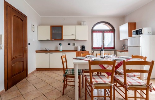 Barolo Maison | Belle maison de vacances pour 6 personnes avec WIFI, piscine privée, TV et terrasse