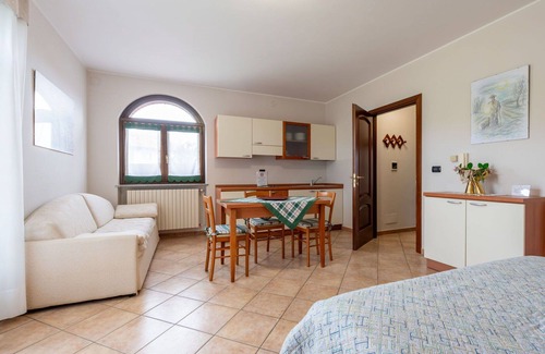 Barolo Maison | Belle maison de vacances pour 6 personnes avec WIFI, piscine privée, TV et terrasse