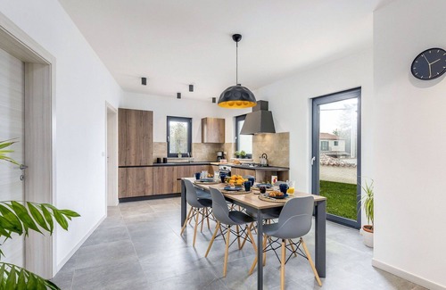 Vrznaveri Maison | Maison de vacances avec WIFI, climatisation, piscine privée, TV, terrasse, animaux admis, parking