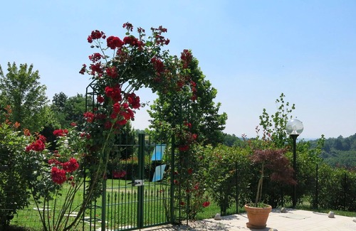 Asti Maison | Confortable appartement pour 6 personnes avec WIFI, piscine, TV, animaux admis et parking