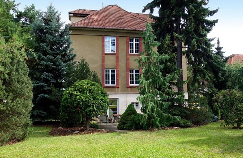 Prague 10 Villa | Magnifique maison de vacances pour 8 personnes avec WIFI, bain à remous, TV et animaux admis