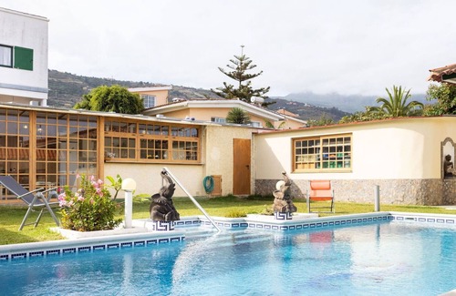 Las Arenas Maison | Joli appartement pour 4 personnes avec piscine, WIFI et TV