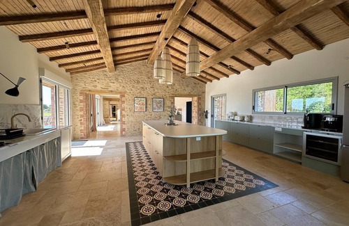Sainte-Cecile Maison | Gîte avec piscine intérieure chauffée et spa