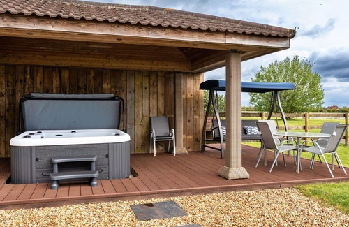 Lympsham Maison | Beautiful villa for 12 people with hot tub, WIFI, terrace and pets allowed