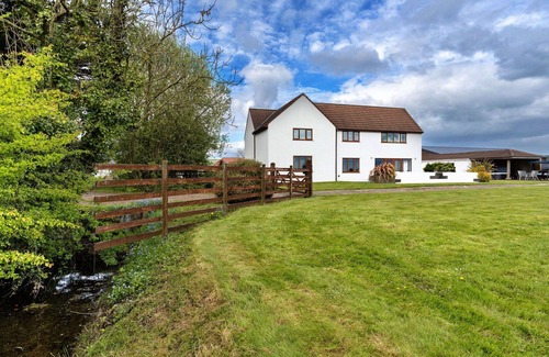 Lympsham Maison | Beautiful villa for 12 people with hot tub, WIFI, terrace and pets allowed