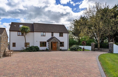 Lympsham Maison | Beautiful villa for 12 people with hot tub, WIFI, terrace and pets allowed