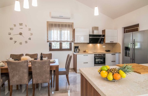 Pinezici Maison | Belle villa LAURA avec piscine privée