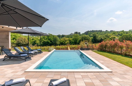 Farini Villa | Villa Perlin by Villas Guide