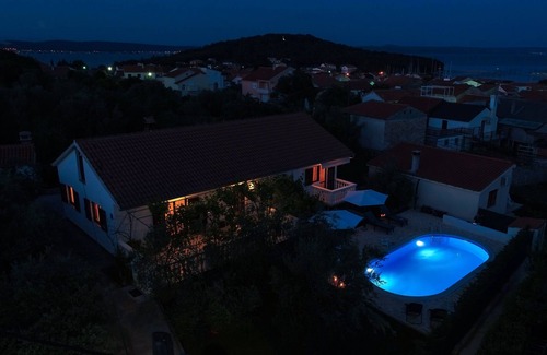 Kukljica Maison | Belle Villa Karla près de la belle plage, bonne connexion de ferry