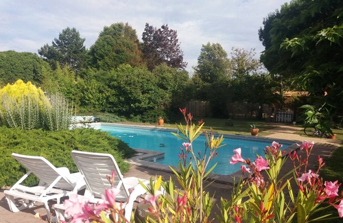 Saint Vivien Villa | Très jolie villa piscine privée & magnifique jardin arboré à côté de la Rochelle