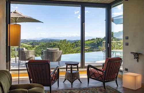 Montaldo Roero Villa | Beautiful Villa Relais Casa Clara in Piemonte