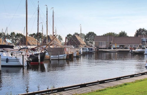 Idskenhuizen Maison | Beautiful villa with enclosed garden, in a holiday park in Friesland