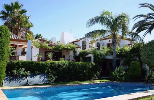 Urbanizacion Puerto de Estepona Maison | Superbe villa avec vues sur mer et piscine privée au Seghers proche du Port
