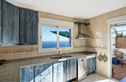 Salobrena Villa | Belle villa avec vue sur la mer, piscine, jardin et Wi-Fi.