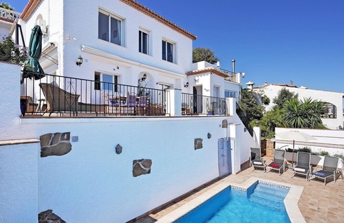 Salobrena Villa | Belle villa avec vue sur la mer, piscine, jardin et Wi-Fi.