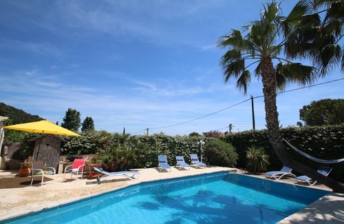 La Farlede Villa | Belle villa avec jardin, piscine et jacuzzi proche de toutes commodités