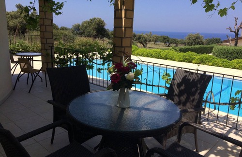 Kyrenia District Villa | Belle villa avec jardin et piscine privés, située dans un endroit paisible