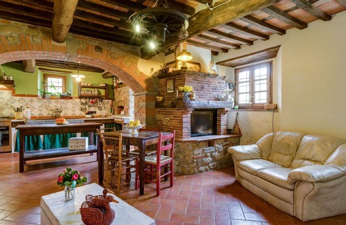 Pontito Villa | Maison de vacances avec WIFI, piscine privée, TV, balcon, animaux admis, vue panoramique, parking